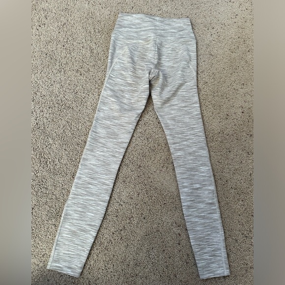 Outdoor Voices flow 7/8 leggings - Picture 5 of 6